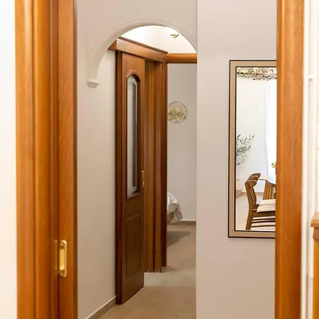 Mainavenue Living Savoir * Thessaloniki